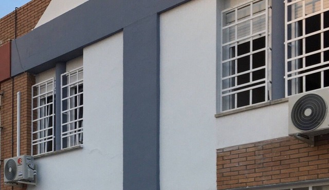 Sunny house in quiet street 800 € weekly