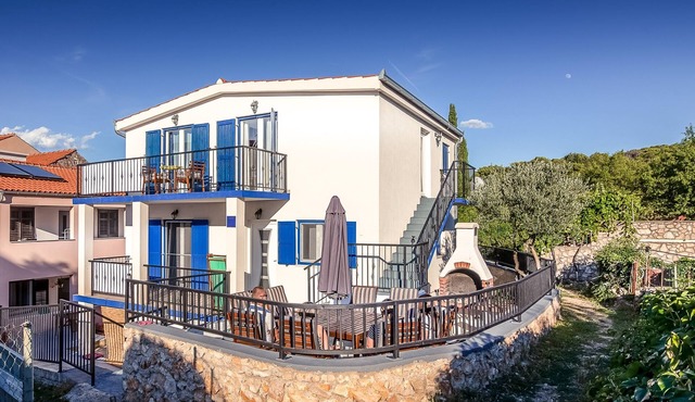 Sunny House Zoric Umene Tisno, your summer base!