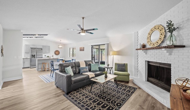 Sunny Jacksonville~Spacious Home~Grill & Screened Lanai~Mayo & Beach