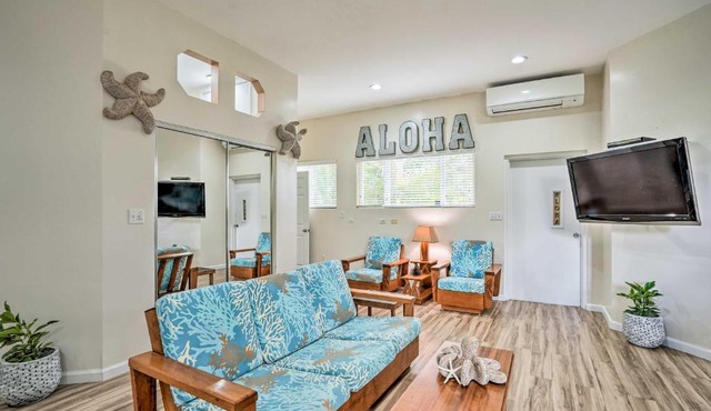 Sunny Kailua Home with Covered Lanai 1 Mi to Beach!