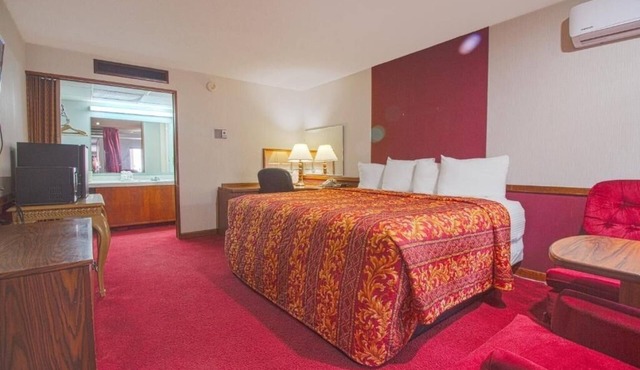 Sunny King Unit, Pet Friendly, Parking, Close to Airport