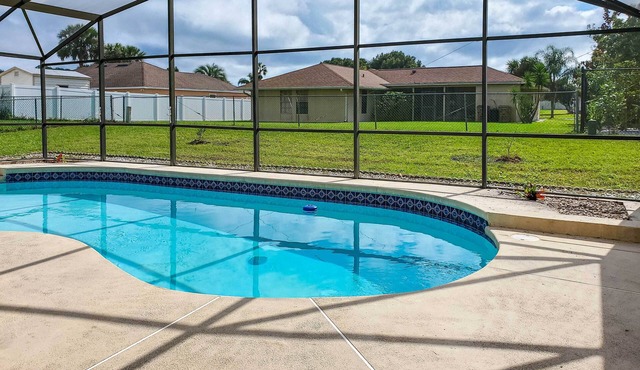 Sunny Kissimmee Home ~ 21 Mi to Disney Parks!