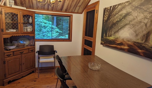 Sunny Lakefront 2 Bdrm Cabin by Huntsville