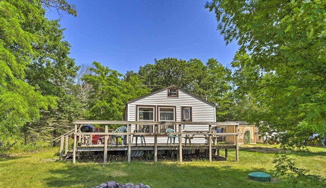 Sunny Lakefront Retreat: Boat, Fish & Hike!