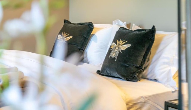 Sunny Luxurious 2 bedroom Holiday cottage