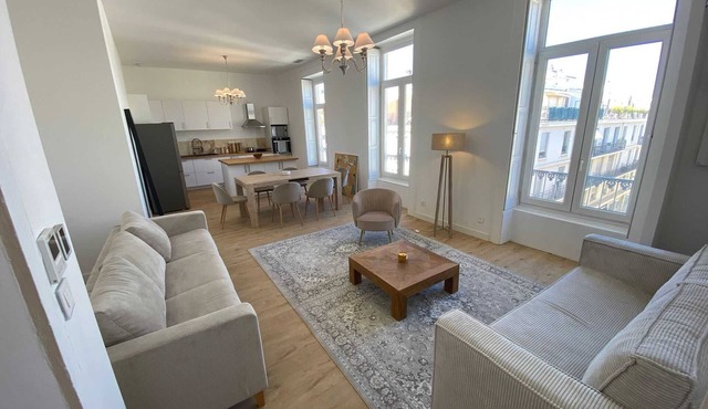 Sunny luxury flat in the city centre