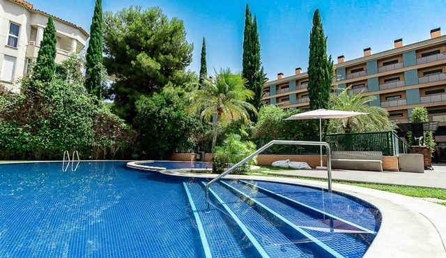 Sunny luxury holiday by the sea