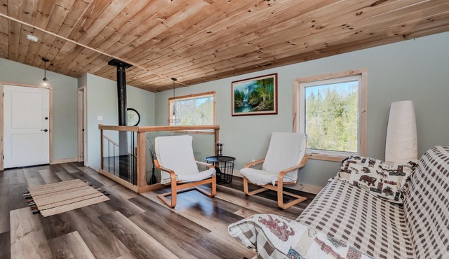 Sunny Meadow Retreat by Lake Huron