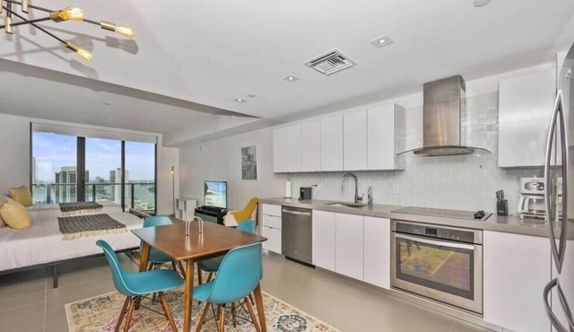 Sunny ☼ Miami Midtown for 4 Full Amenities !! C9