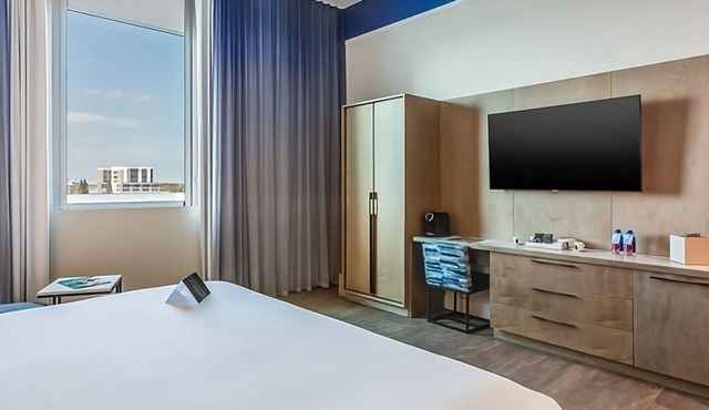 Sunny Miami Retreat! Pet-friendly Property, Rooftop Swimming Pool!