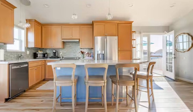 Sunny, Modern Cottage w/Stunning Views, Steps from Beach & Natural Bridges