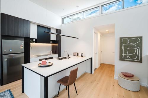 Sunny Modern Townhouse in Yarraville