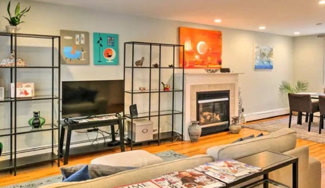 Sunny Modern w/parking Outdoor Hut Tub Sauna Wi-Fi near BC BU Boston Cambridge ✈