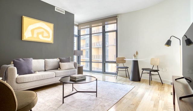 Sunny Mount Vernon 1BR w/Gym, W/D & Pool, near Chinatown, by Blueground