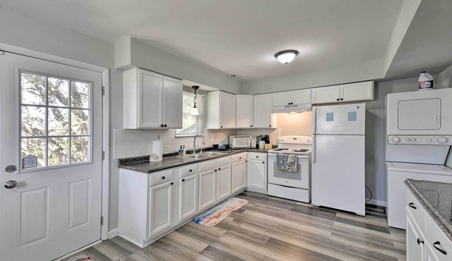 Sunny Norfolk Duplex - Walk to Lake & Beach!