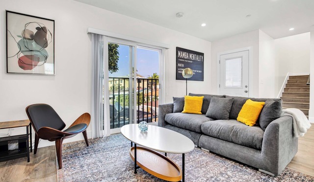 Sunny Oasis Near LAX: Perfect for Travelers!