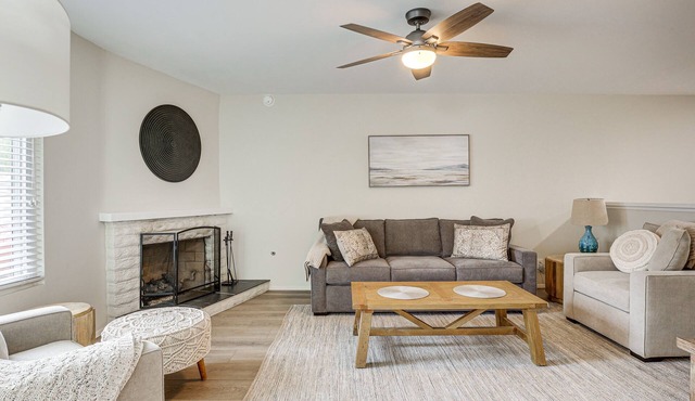Sunny Oceanside Home w/Patio, 5 Mi to Downtown!