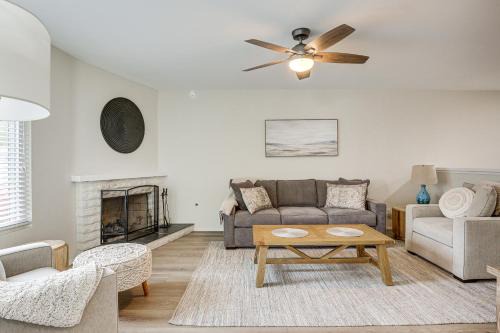 Sunny Oceanside Home w/Patio, 5 Mi to Downtown!