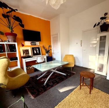 Sunny Opposite the Park, Central Steps from It All!