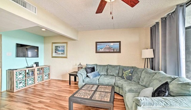 Sunny Padre Island Condo,2 Mi to Beaches, Hot Tub!