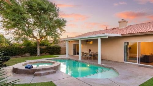Sunny Palms by AvantStay Near Empire Polo Club