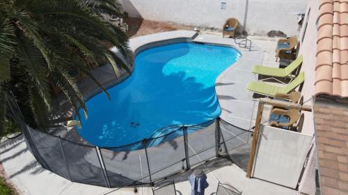 Sunny Pool Retreat-Sleeps 11- RV Parking