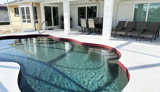 Sunny Pool Villa – Bikes, Beaches & Golf
