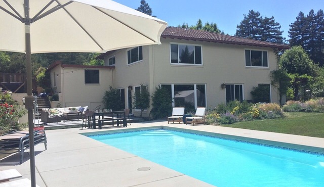 Sunny Poolside Winecountry Retreat