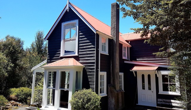 Sunny, Private Cottage in St Arnaud