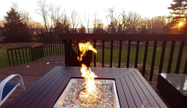Sunny, private, lake view.spacious luxury home
