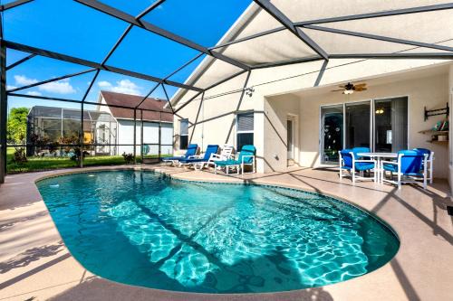 Sunny Private Pool with Nature View to Rear - Quiet Community - Nr Disney