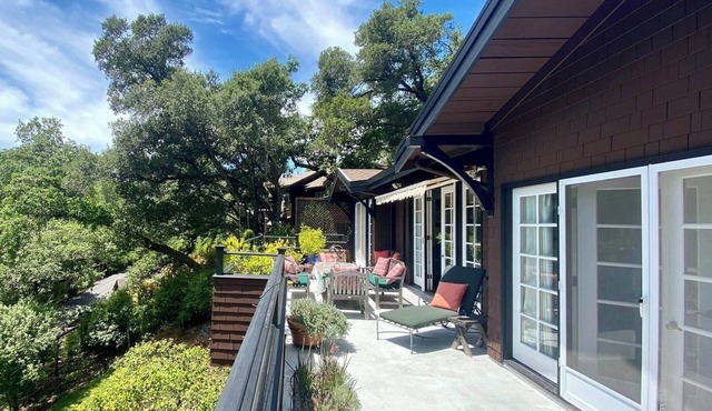 Sunny Private Ross Retreat: Gardens + Walk to Town