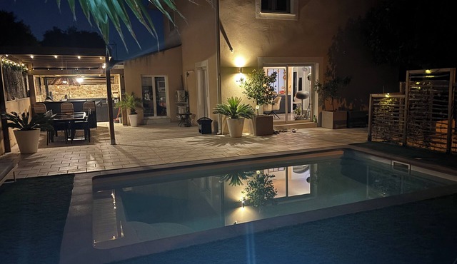 Sunny, quiet family villa with pool and summer kitchen