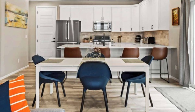 Sunny & Quaint Hidden Gem w/Office | Dog Friendly