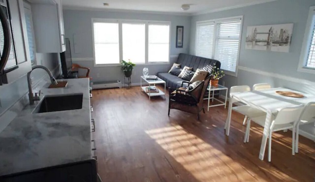 Sunny, quiet 2 BR Home