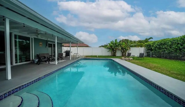 Sunny, Quiet, Open concept 3 bedroom home with pool
