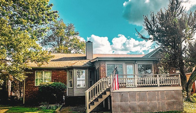 Sunny rental on the golf course in Murfreesboro just minutes from Interstate