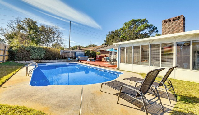 Sunny Retreat w/Hot Tub in Fort Walton Beach!