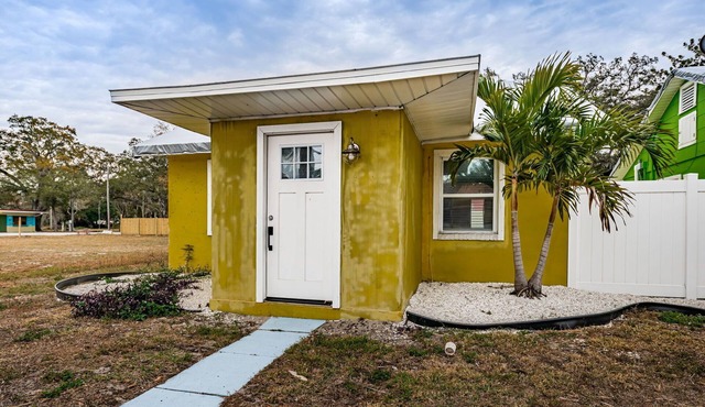 Sunny Retreat Near Clearwater Beach – Private Yard & Hot Tub