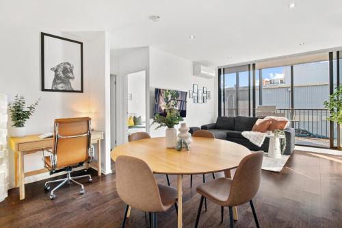 Sunny Richmond Escape 2BR and Large Balcony