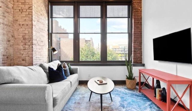 Sunny Riverfront Loft - Walk to Arch, Conventions, Casino & Stadium