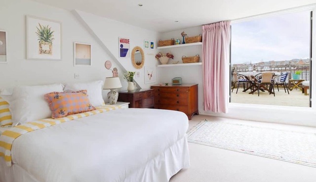 Sunny Roof Terrace Barons Court Sleeps 4-6