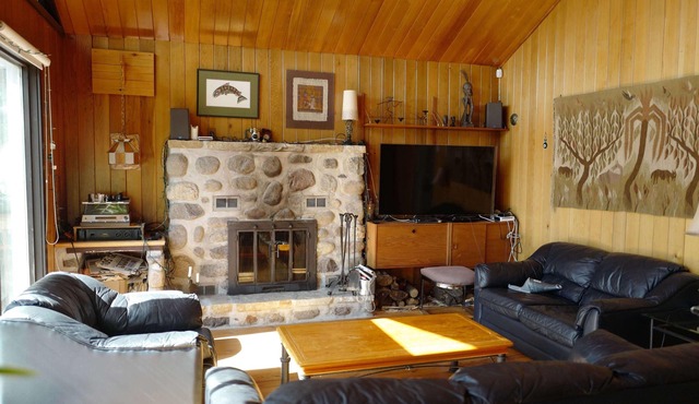 Sunny south-facing lakefront cottage with sauna close to ski hills and trails
