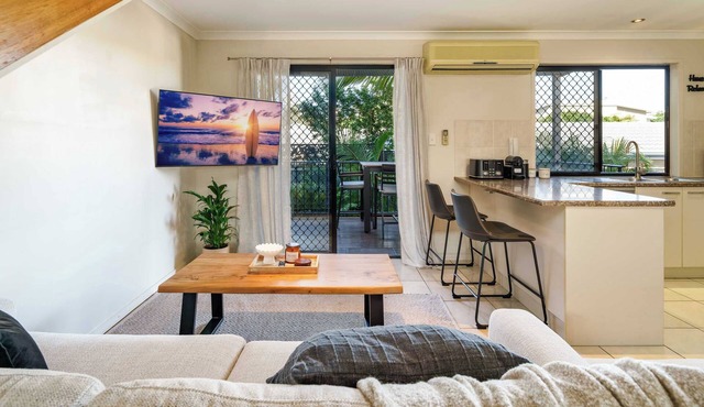 Sunny's Coastal Townhouse in Caloundra