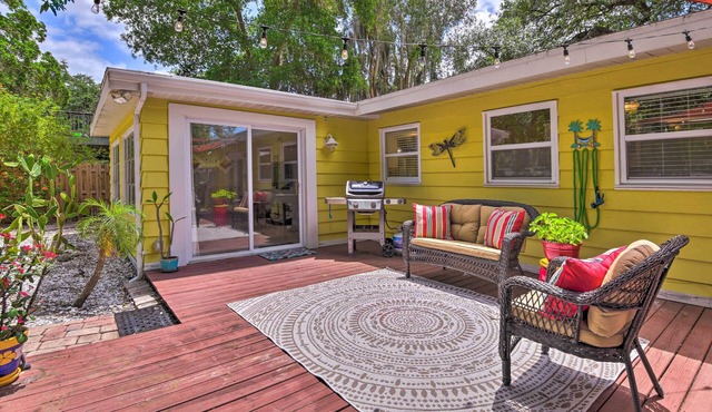 Sunny Sarasota Home w/Yard < 2 Mi to Downtown!