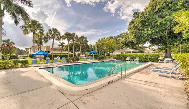 Sunny Sarasota Oasis w/Private Screened Lanai