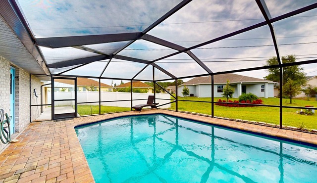 Sunny Sebastian — Inviting Home with Private Heated Pool & Large Lanai, Near Beaches 🌴