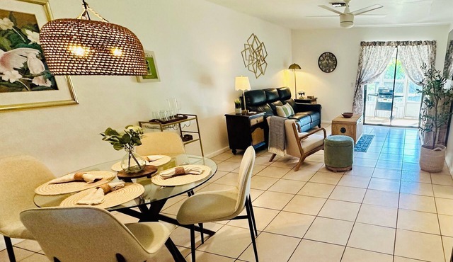 Sunny Sebring Escape with your own pool!
