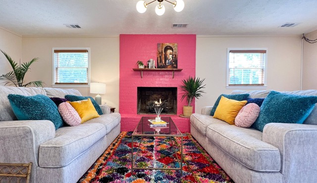 Sunny Secret Garden Getaway - a private guest suite w/fire pit - 7 mi to UGA!