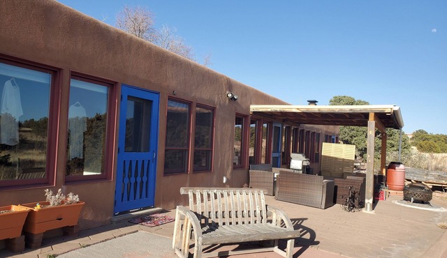 Sunny, serene, pet-friendly Southwestern home w/hot tub, office. Winter bliss.